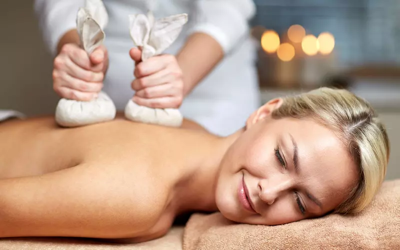 kraeuterstempelmassage-fayn